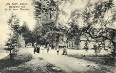 7820 Gezicht in de Torenlaan te Baarn uit het noorden, met rechts de boerderij De Eult.